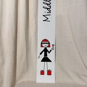 Chic Wall Art Middle Sister Wine with Red and Black Design